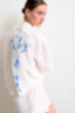 Λευκό λινό πουκάμισο POPTOMETRY. Περισσότερα στο poptometry.eu