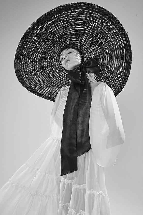 Καπέλο της Κατερίνας Καρούσου. Περισσότερα στο katerinakaroussos.com